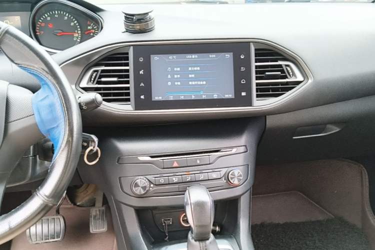 Used Peugeot 308S 2015 1.2T Automatic Shangchi Edition Audio And AC Panel