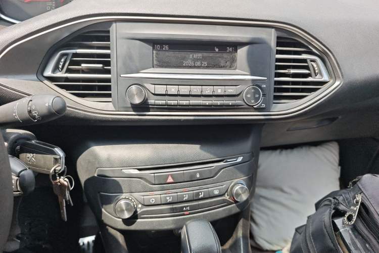 Used Peugeot 308S 2015 1.2T Automatic Shangchi Edition Audio And AC Panel