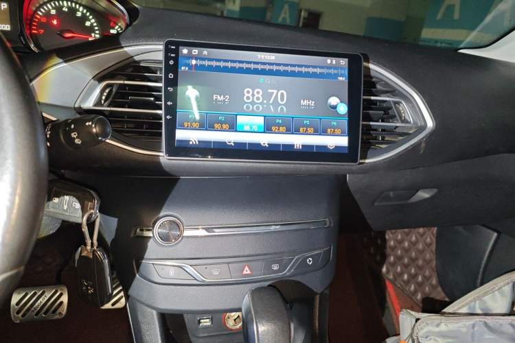 Used Peugeot 308S 2015 1.2T Automatic Jingchi Edition Audio And AC Panel