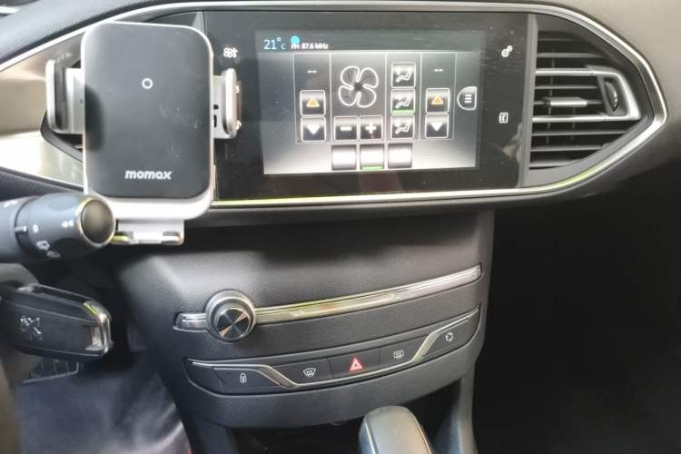 Used Peugeot 308S 2015 1.2T Automatic Jingchi Edition Audio And AC Panel