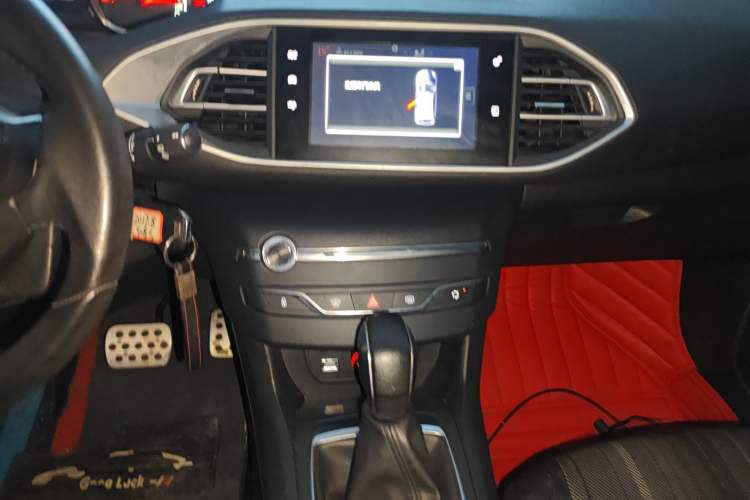 Used Peugeot 308S 2015 1.2T Automatic Jingchi Edition Audio And AC Panel