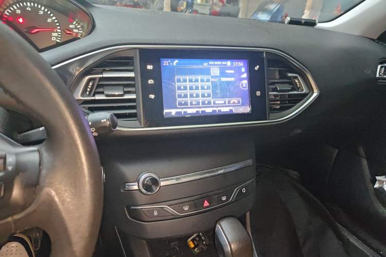 Used Peugeot 308S 2015 1.2T Automatic Jingchi Edition Audio And AC Panel