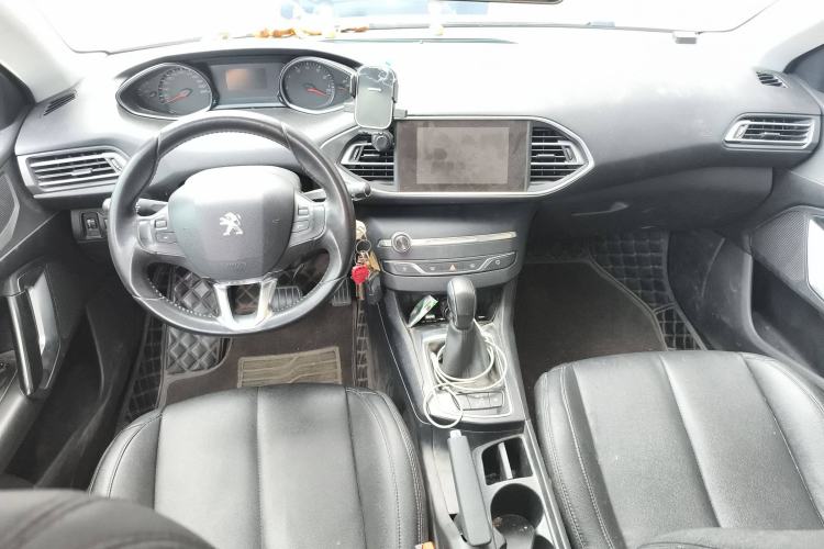 Used Peugeot 308S 2015 1.2T Automatic Jingchi Edition Center Console