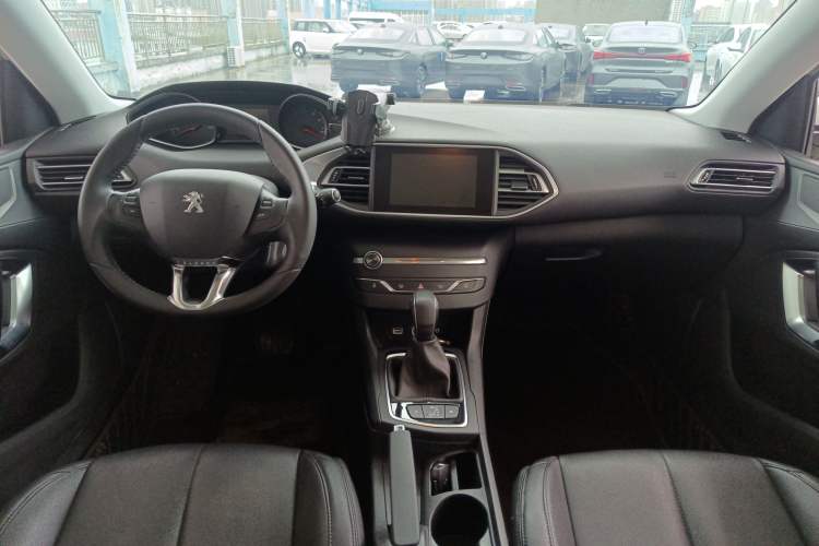 Used Peugeot 308S 2015 1.2T Automatic Jingchi Edition Center Console