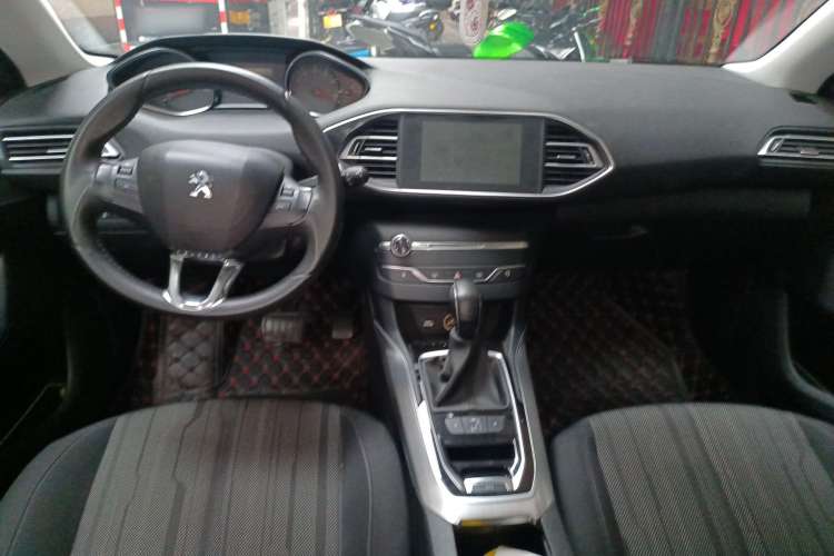 Used Peugeot 308S 2015 1.6T Automatic Jingchi Edition Center Console