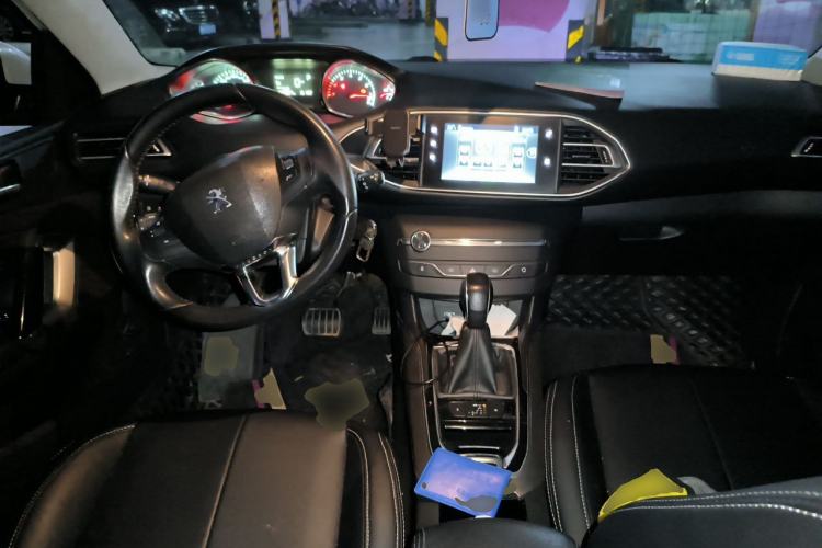 Used Peugeot 308S 2015 1.6T Automatic Jingchi Edition Center Console