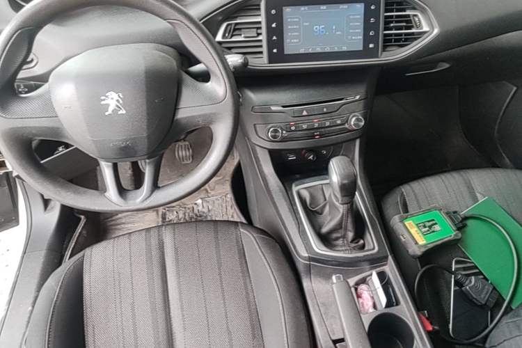 Used Peugeot 308S 2015 1.6L Manual Shangchi Edition Center Console