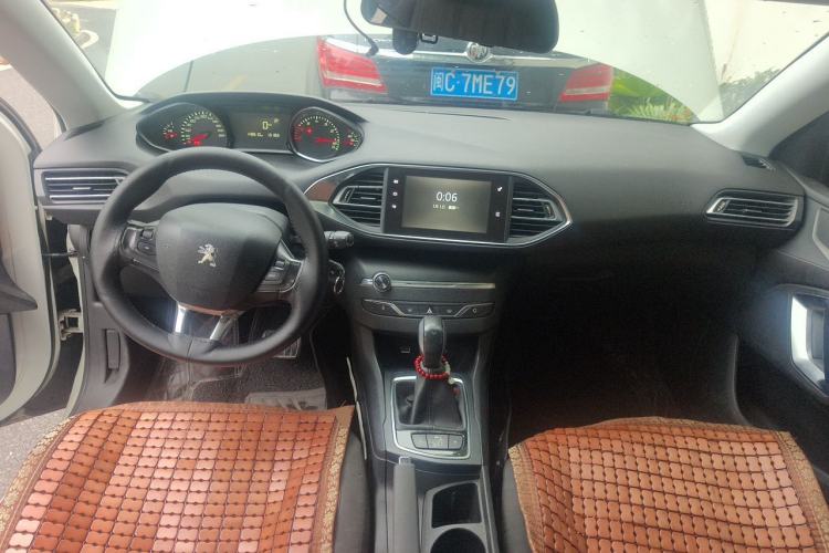 Used Peugeot 308S 2015 1.2T Automatic Jingchi Edition Center Console