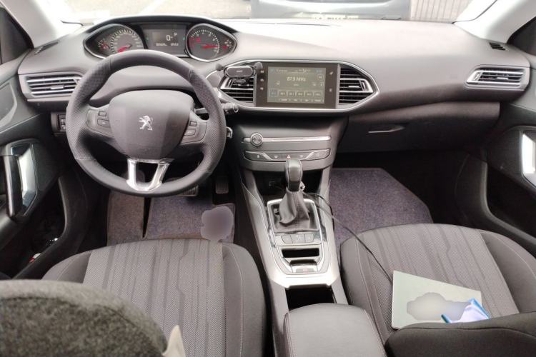 Used Peugeot 308S 2015 1.6T Automatic Jingchi Edition Center Console