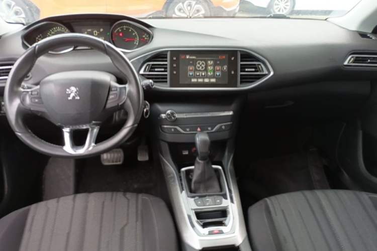 Used Peugeot 308S 2015 1.6T Automatic Jingchi Edition Center Console