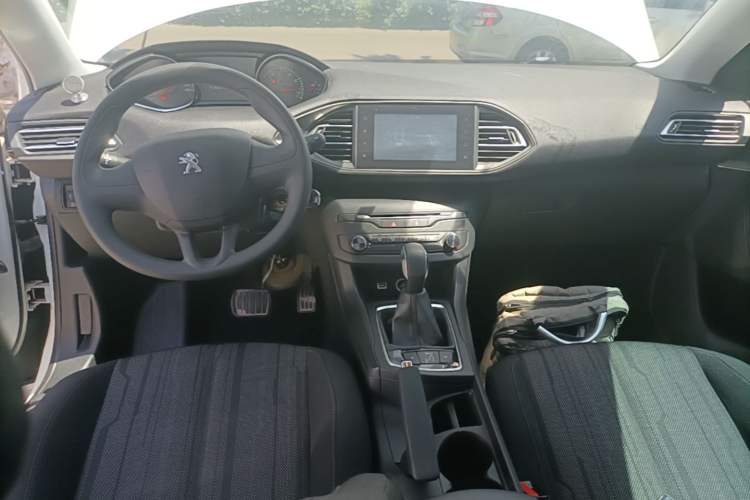 Used Peugeot 308S 2015 1.2T Automatic Shangchi Edition Center Console