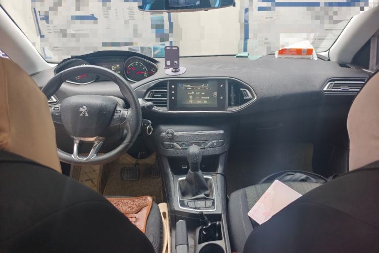 Used Peugeot 308S 2015 1.2T Automatic Jingchi Edition Center Console