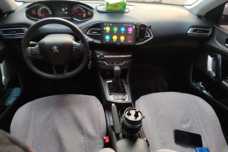 Used Peugeot 308S 2015 1.2T Automatic Jingchi Edition Center Console