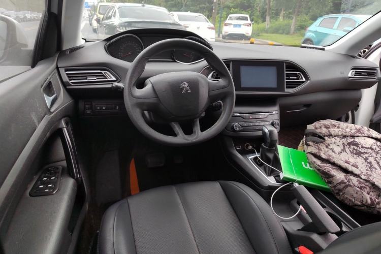 Used Peugeot 308S 2015 1.2T Automatic Shangchi Edition Center Console