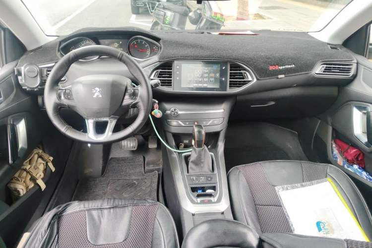 Used Peugeot 308S 2015 1.6T Automatic Jingchi Edition Center Console