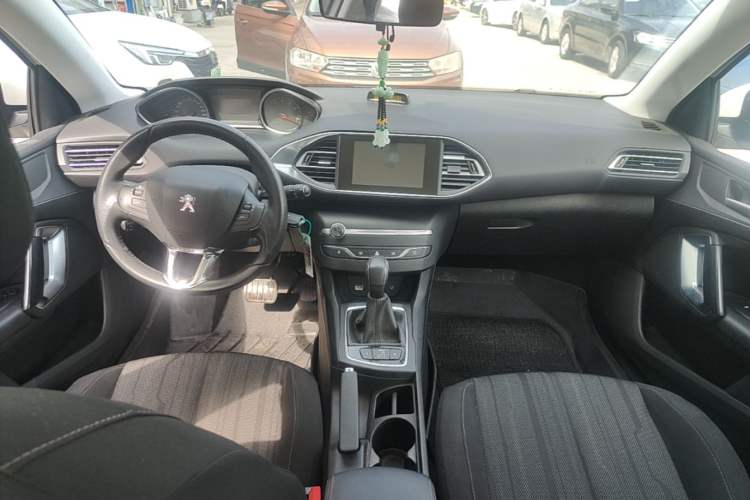 Used Peugeot 308S 2015 1.2T Automatic Jingchi Edition Center Console