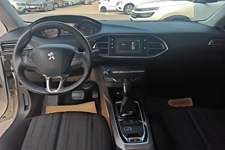 Used Peugeot 308S 2015 1.6T Automatic Jingchi Edition Center Console