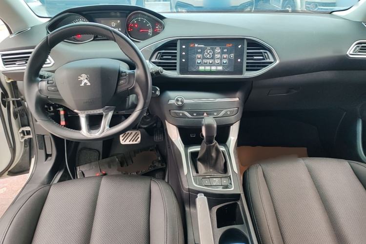 Used Peugeot 308S 2015 1.2T Automatic Jingchi Edition Center Console