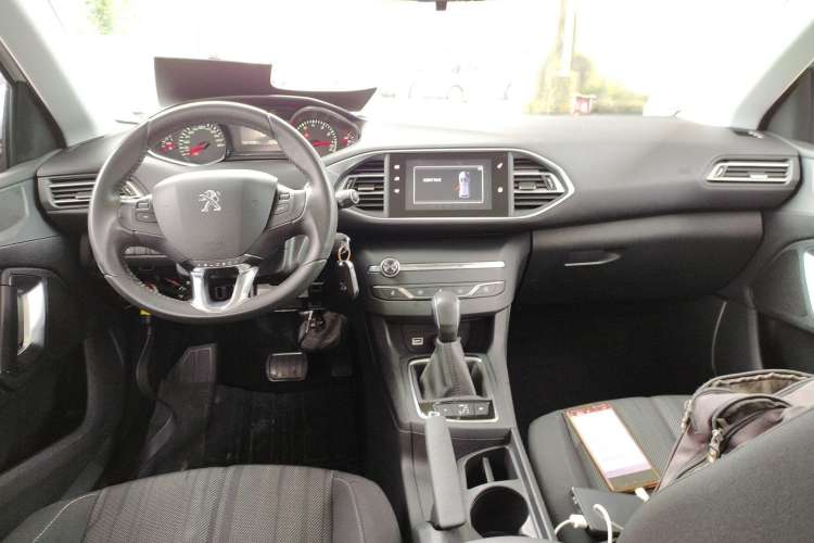 Used Peugeot 308S 2015 1.2T Automatic Jingchi Edition Center Console