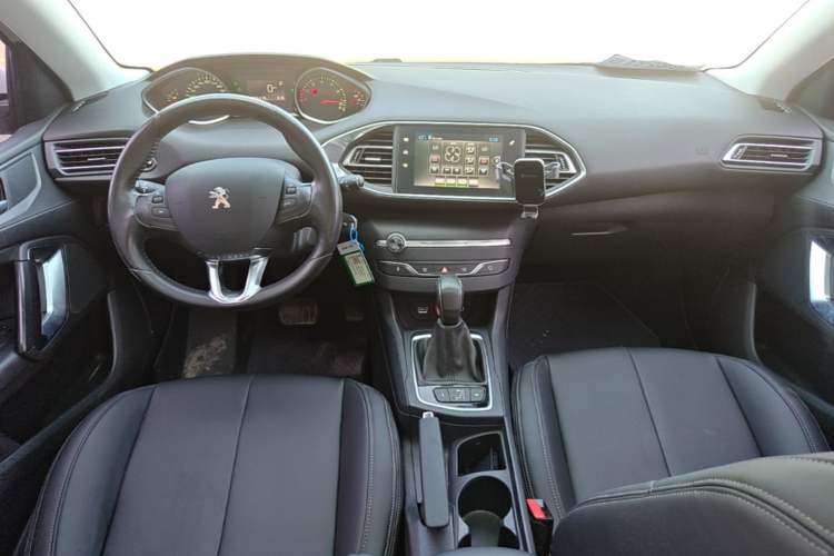 Used Peugeot 308S 2015 1.2T Automatic Jingchi Edition Center Console