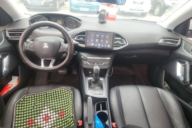 Used Peugeot 308S 2015 1.2T Automatic Jingchi Edition Center Console