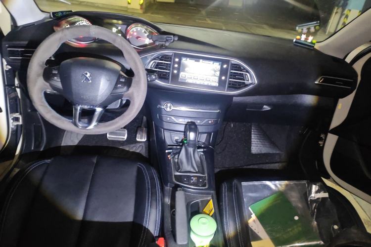 Used Peugeot 308S 2015 1.2T Automatic Jingchi Edition Center Console