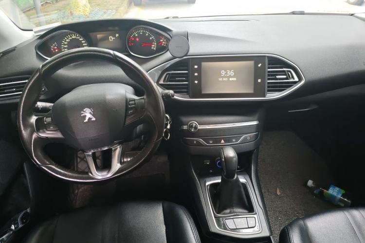 Used Peugeot 308S 2015 1.2T Automatic Jingchi Edition Center Console