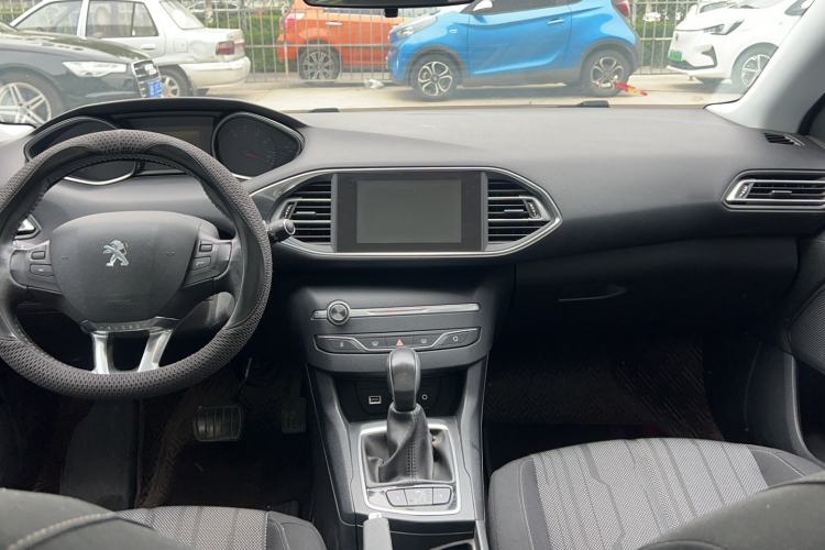 Used Peugeot 308S 2015 1.2T Automatic Jingchi Edition Center Console