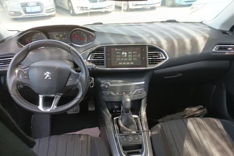 Used Peugeot 308S 2015 1.6T Automatic Jingchi Edition Center Console