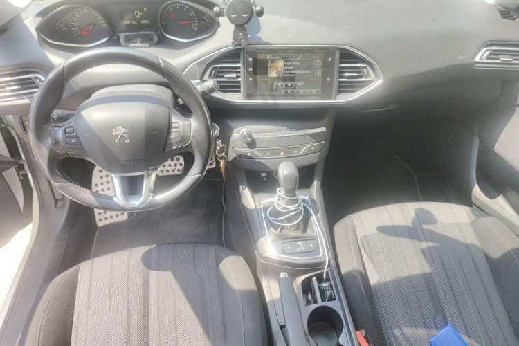 Used Peugeot 308S 2015 1.2T Automatic Jingchi Edition Center Console