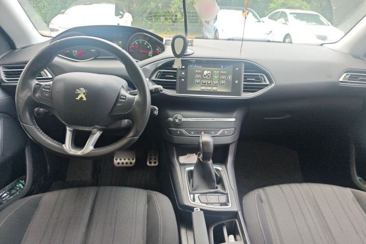 Used Peugeot 308S 2015 1.2T Automatic Jingchi Edition Center Console