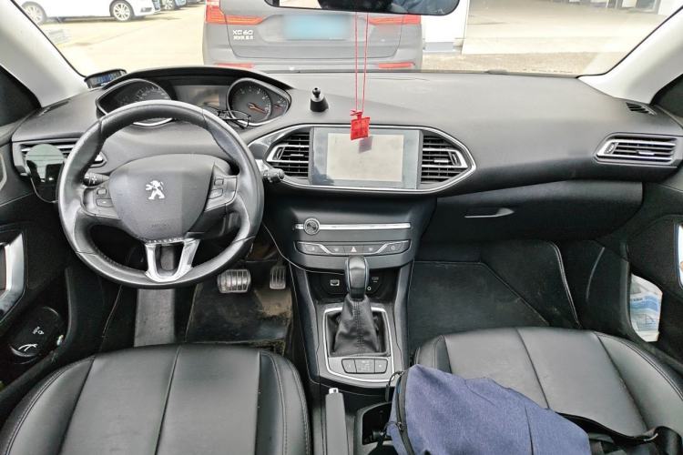 Used Peugeot 308S 2015 1.2T Automatic Jingchi Edition Center Console