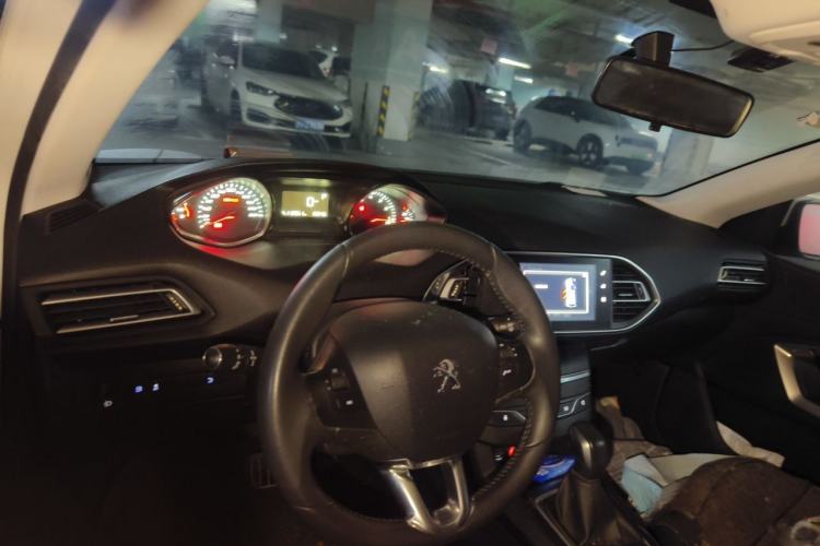 Used Peugeot 308S 2015 1.2T Automatic Jingchi Edition Center Console
