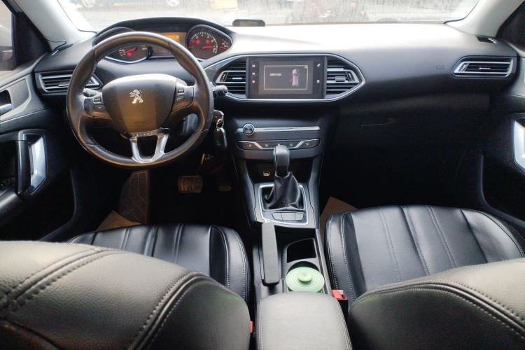 Used Peugeot 308S 2015 1.2T Automatic Jingchi Edition Center Console