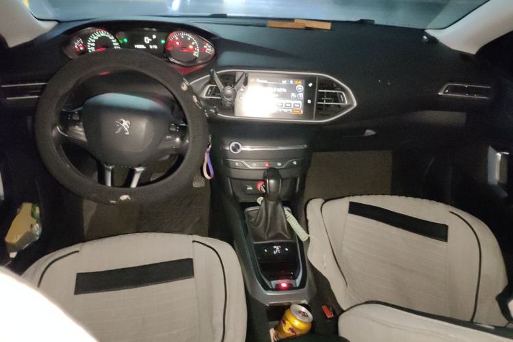 Used Peugeot 308S 2015 1.6T Automatic Jingchi Edition Center Console