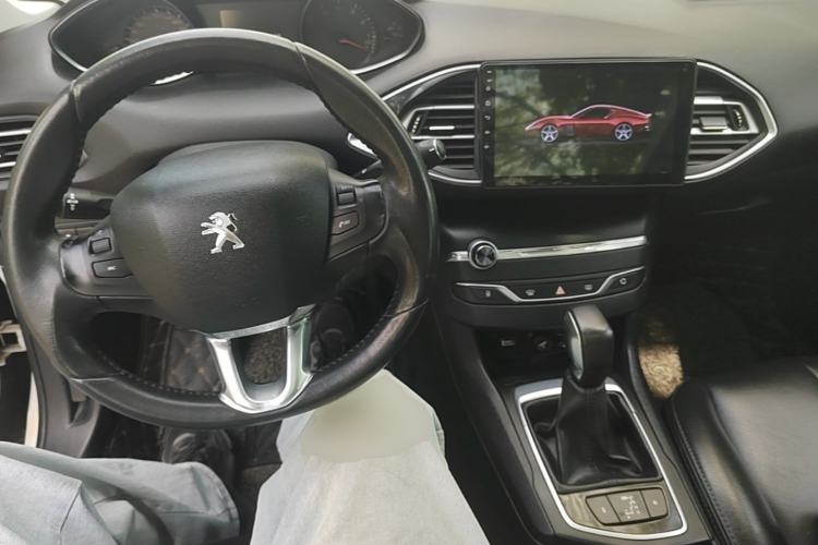 Used Peugeot 308S 2015 1.2T Automatic Jingchi Edition Center Console