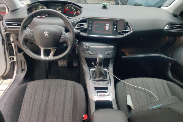 Used Peugeot 308S 2015 1.6T Automatic Jingchi Edition Center Console