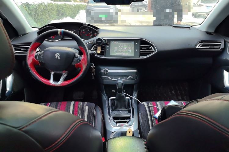 Used Peugeot 308S 2015 1.6T Automatic Jingchi Edition Center Console