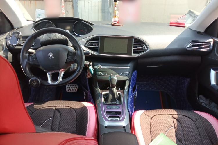Used Peugeot 308S 2015 1.6T Automatic Jingchi Edition Center Console
