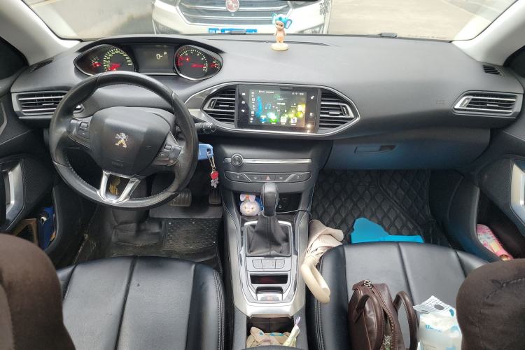 Used Peugeot 308S 2015 1.6T Automatic Jingchi Edition Center Console