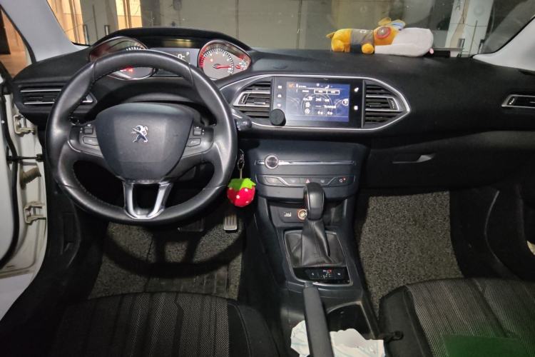 Used Peugeot 308S 2015 1.2T Automatic Jingchi Edition Center Console