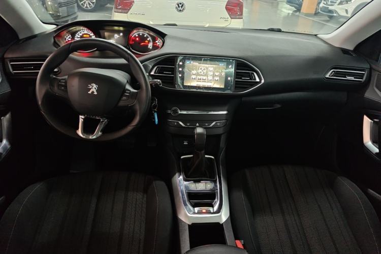 Used Peugeot 308S 2015 1.6T Automatic Jingchi Edition Center Console