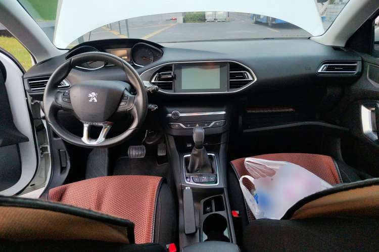 Used Peugeot 308S 2015 1.2T Automatic Jingchi Edition Center Console