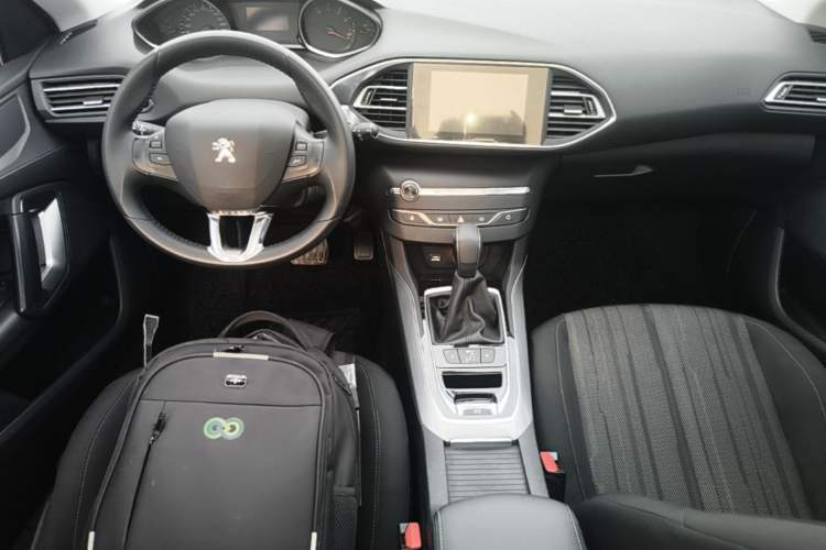 Used Peugeot 308S 2015 1.6T Automatic Jingchi Edition Center Console