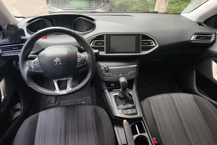 Used Peugeot 308S 2015 1.2T Automatic Jingchi Edition Center Console