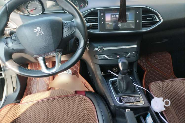 Used Peugeot 308S 2015 1.2T Automatic Jingchi Edition Center Console
