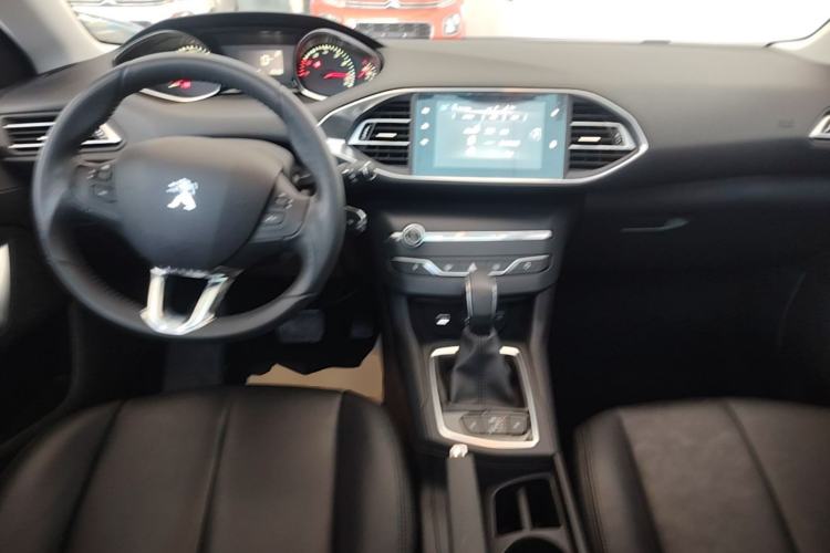 Used Peugeot 308S 2015 1.2T Automatic Jingchi Edition Center Console