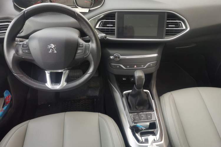 Used Peugeot 308S 2015 1.6T Automatic Jingchi Edition Center Console