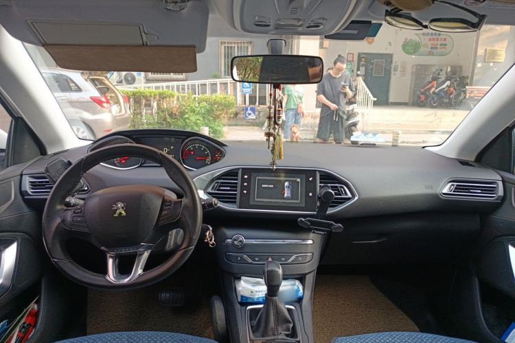 Used Peugeot 308S 2015 1.2T Automatic Jingchi Edition Center Console