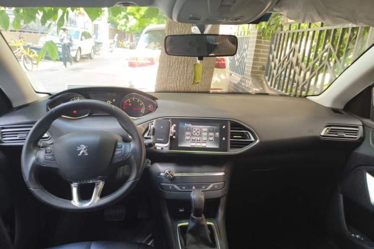 Used Peugeot 308S 2015 1.2T Automatic Jingchi Edition Center Console
